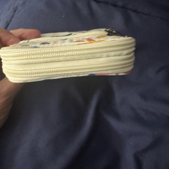 Wallet brand lug to protect your charge cards - Picture 5 of 15